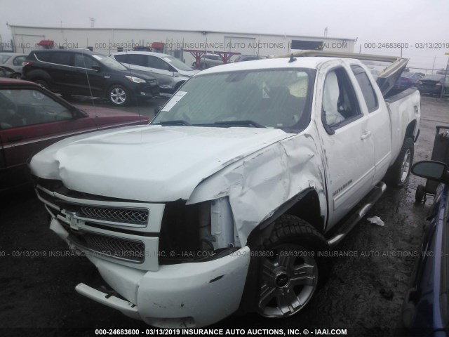 1GCRKSE79CZ260383 - 2012 CHEVROLET SILVERADO K1500 LT WHITE photo 2