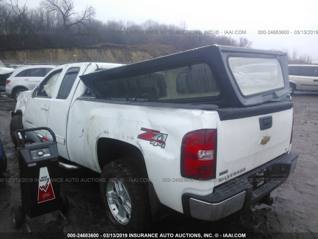 1GCRKSE79CZ260383 - 2012 CHEVROLET SILVERADO K1500 LT WHITE photo 3