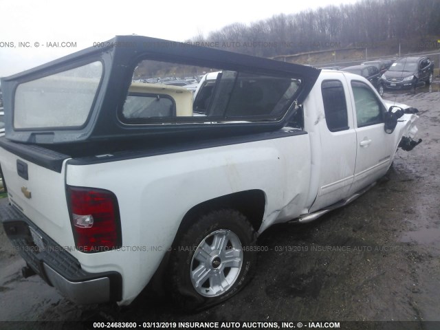 1GCRKSE79CZ260383 - 2012 CHEVROLET SILVERADO K1500 LT WHITE photo 4