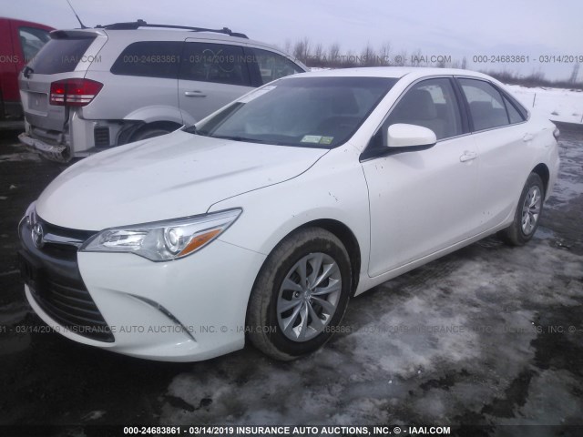 4T1BF1FK3HU730037 - 2017 TOYOTA CAMRY LE/XLE/SE/XSE თეთრი ფოტო 2