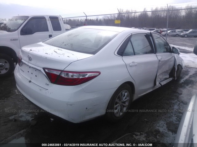 4T1BF1FK3HU730037 - 2017 TOYOTA CAMRY LE/XLE/SE/XSE თეთრი ფოტო 4