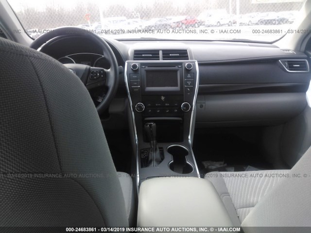 4T1BF1FK3HU730037 - 2017 TOYOTA CAMRY LE/XLE/SE/XSE თეთრი ფოტო 5
