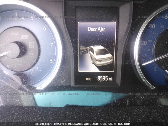 4T1BF1FK3HU730037 - 2017 TOYOTA CAMRY LE/XLE/SE/XSE თეთრი ფოტო 7