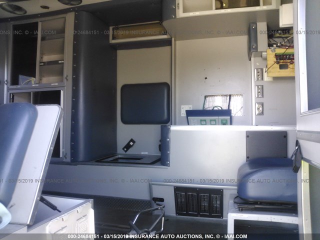 1GD675CL6B1149403 - 2011 GMC SAVANA CUTAWAY G4500 Unknown photo 7