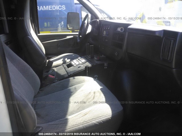 1GD675CL3B1149875 - 2011 GMC SAVANA CUTAWAY G4500 Unknown photo 5