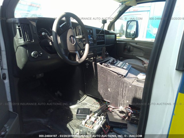 1GD675CLXB1132538 - 2011 GMC SAVANA CUTAWAY G4500 Unknown photo 5