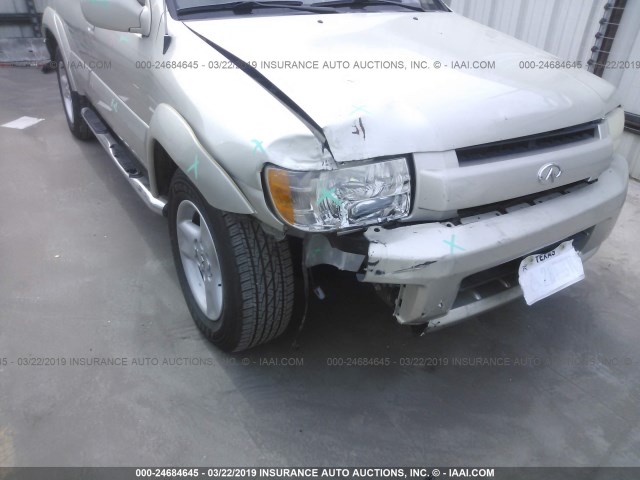 JNRDR09Y81W219948 - 2001 INFINITI QX4 SILVER photo 6