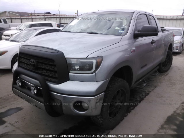 5TFRV54107X012790 - 2007 TOYOTA TUNDRA DOUBLE CAB SR5 SILVER photo 2