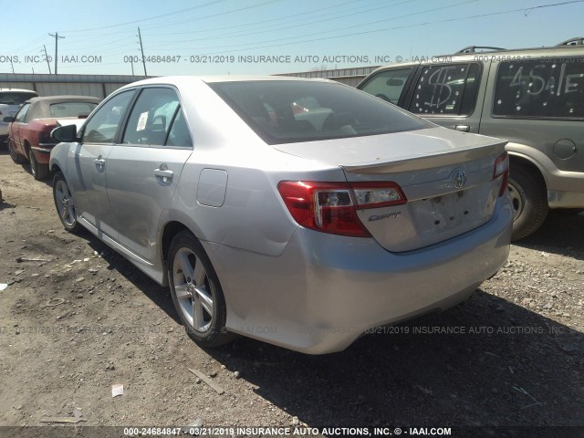 4T1BF1FK5EU422122 - 2014 TOYOTA CAMRY L/SE/LE/XLE 银色 照片 3