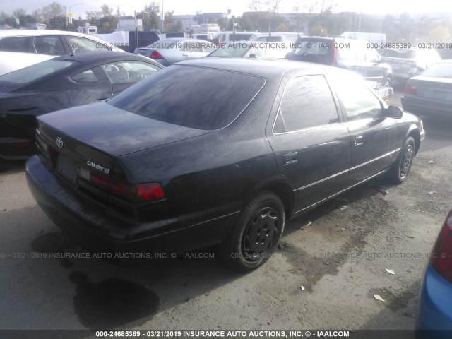 JT2BG22K7W0240405 - 1998 TOYOTA CAMRY CE/LE/XLE 黑色 照片 4