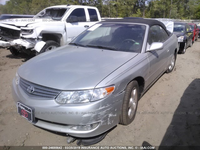 2T1FF28P83C885645 - 2003 TOYOTA CAMRY SOLARA SE/SLE ვერცხლისფერი ფოტო 2