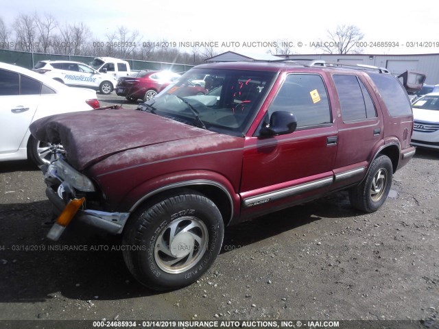 1GNDT13W9W2151969 - 1998 CHEVROLET BLAZER RED photo 2