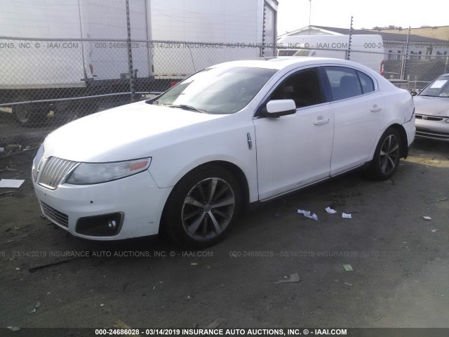 1LNHM94R29G630607 - 2009 LINCOLN MKS WHITE photo 2