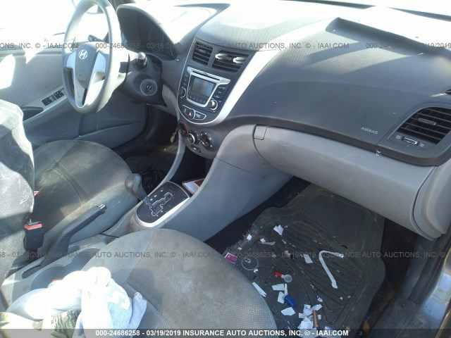 KMHCT4AE0EU744635 - 2014 HYUNDAI ACCENT GLS/GS GRAY photo 5