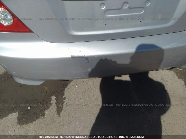 1HGEM22195L069806 - 2005 HONDA CIVIC DX VP SILVER photo 6