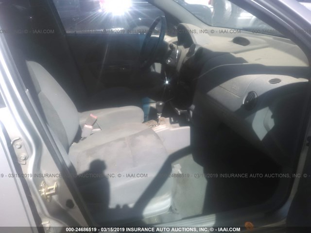 KL1TD52625B332296 - 2005 CHEVROLET AVEO LS SILVER photo 5