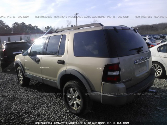 1FMEU73E86ZA10219 - 2006 FORD EXPLORER XLT GOLD photo 3