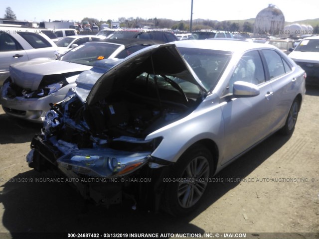 4T1BF1FKXGU196419 - 2016 TOYOTA CAMRY LE/XLE/SE/XSE SILVER photo 2