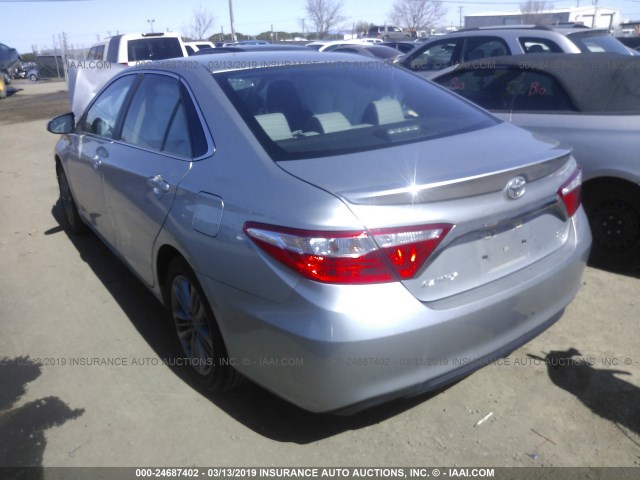 4T1BF1FKXGU196419 - 2016 TOYOTA CAMRY LE/XLE/SE/XSE SILVER photo 3
