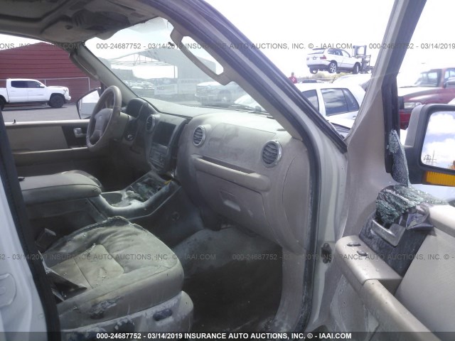 1FMFU17L74LB05204 - 2004 FORD EXPEDITION EDDIE BAUER WHITE photo 5