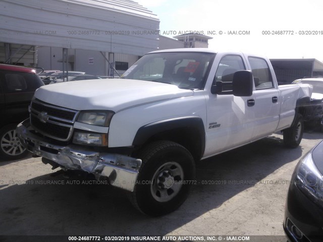 1GCHC33D87F178658 - 2007 CHEVROLET SILVERADO C3500 WHITE photo 2