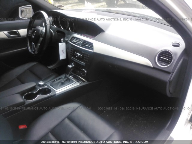 WDDGF4HB4DR270009 - 2013 MERCEDES-BENZ C 250 WHITE photo 5