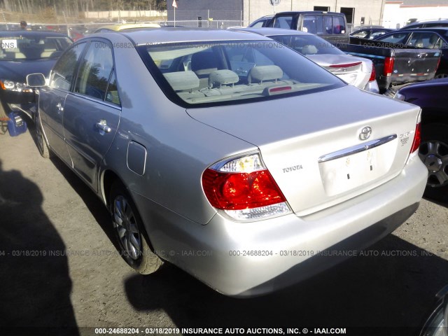 4T1BE32K56U715217 - 2006 TOYOTA CAMRY LE/XLE/SE SILVER photo 3
