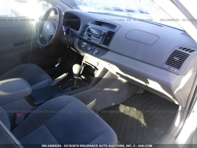 4T1BE32K56U715217 - 2006 TOYOTA CAMRY LE/XLE/SE SILVER photo 5