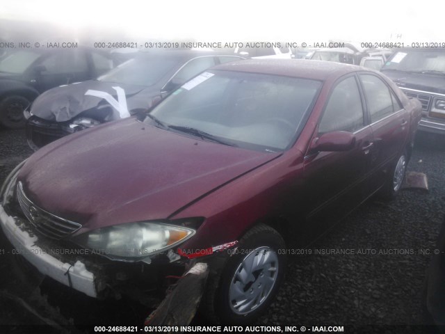 4T1BE30K45U095154 - 2005 TOYOTA CAMRY LE/XLE/SE RED photo 2