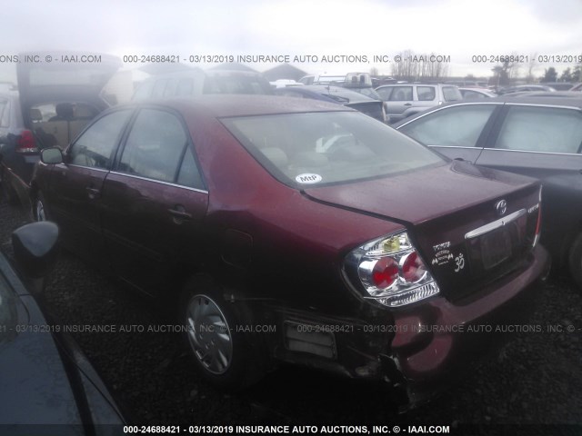 4T1BE30K45U095154 - 2005 TOYOTA CAMRY LE/XLE/SE RED photo 3