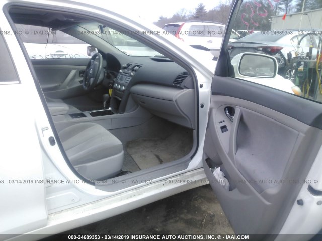 4T4BE46K59R124864 - 2009 TOYOTA CAMRY SE/LE/XLE თეთრი ფოტო 5