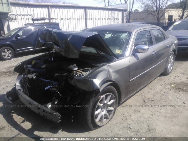 2C3CA6CT6AH154572 - 2010 CHRYSLER 300C GRAY photo 2