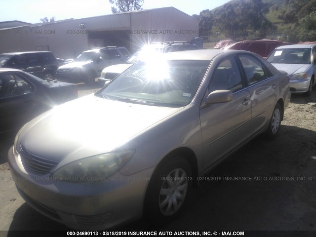 4T1BE32K85U989168 - 2005 TOYOTA CAMRY LE/XLE/SE GOLD photo 2