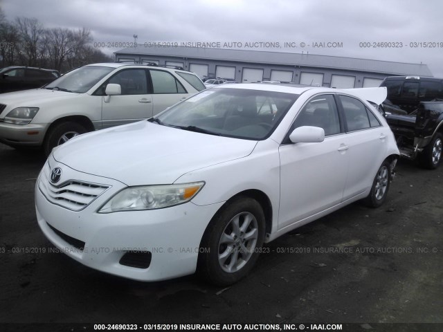 4T4BF3EK3AR019981 - 2010 TOYOTA CAMRY SE/LE/XLE WHITE photo 2