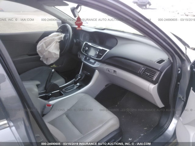 1HGCR2F87DA053405 - 2013 HONDA ACCORD GRAY photo 5