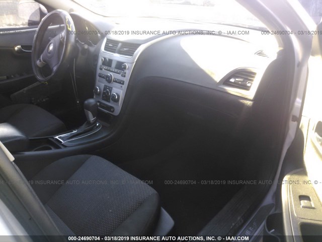 1G1ZC5EU1BF329032 - 2011 CHEVROLET MALIBU 1LT 银色 照片 5