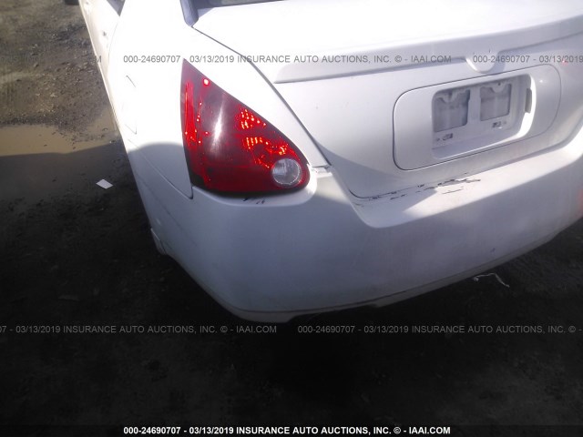 1N4BA41E64C816812 - 2004 NISSAN MAXIMA SE/SL WHITE photo 6