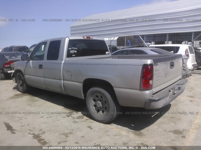 2GCEC19V451307894 - 2005 CHEVROLET SILVERADO C1500 SILVER photo 3