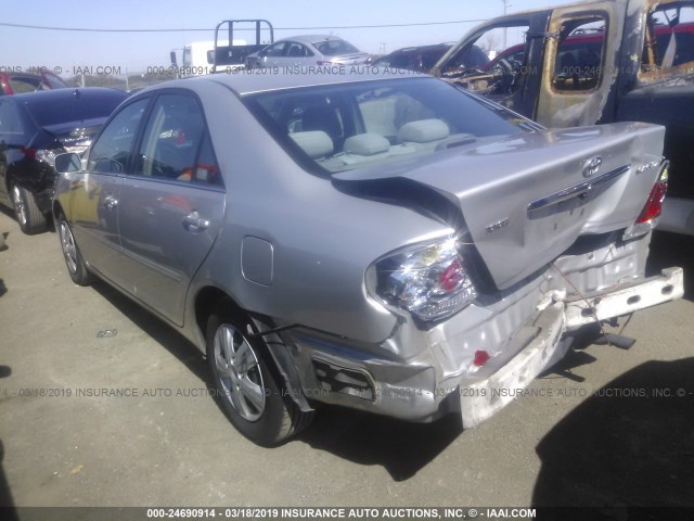 4T1BE32K45U944275 - 2005 TOYOTA CAMRY LE/XLE/SE SILVER photo 3