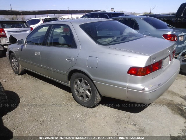 4T1BG22K4YU001313 - 2000 TOYOTA CAMRY CE/LE/XLE SILVER photo 3