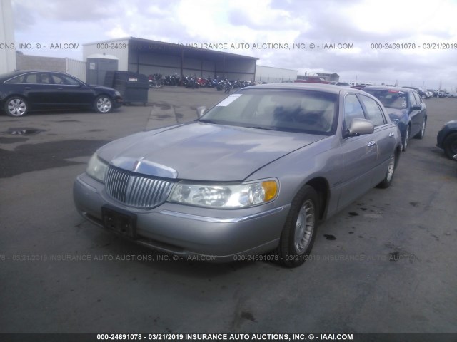 1LNHM81W0XY633601 - 1999 LINCOLN TOWN CAR EXECUTIVE GRAY photo 2