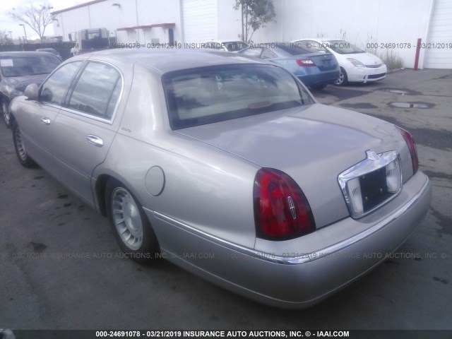 1LNHM81W0XY633601 - 1999 LINCOLN TOWN CAR EXECUTIVE GRAY photo 3