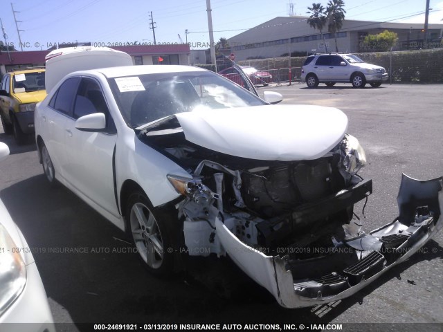 4T1BF1FK3CU564045 - 2012 TOYOTA CAMRY SE/LE/XLE WHITE photo 1