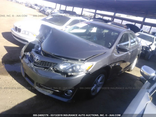 4T1BF1FK0DU677338 - 2013 TOYOTA CAMRY L/SE/LE/XLE GRAY photo 2