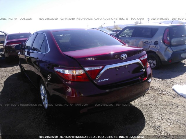 4T1BF1FKXGU587327 - 2016 TOYOTA CAMRY LE/XLE/SE/XSE RED photo 3
