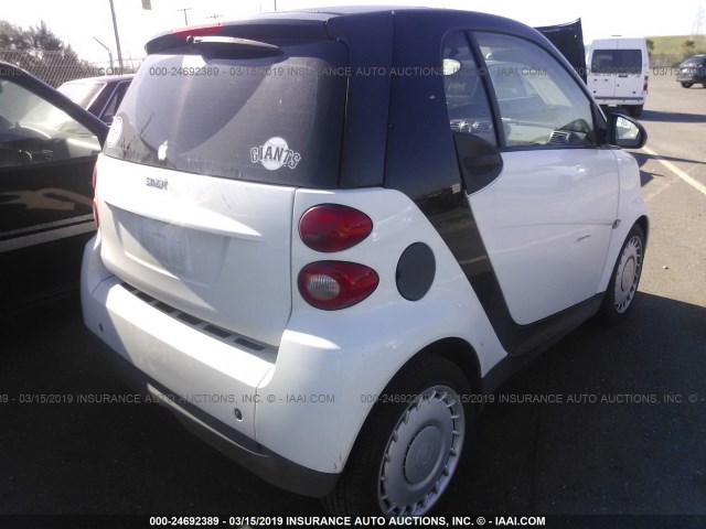 WMEEJ31X38K142165 - 2008 SMART FORTWO PURE/PASSION WHITE photo 4