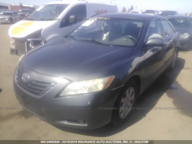 4T1BK46KX7U543597 - 2007 TOYOTA CAMRY NEW GENERAT LE/XLE/SE GRAY photo 2