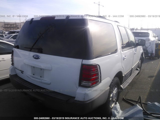 1FMRU15W44LB61126 - 2004 FORD EXPEDITION XLT WHITE photo 4