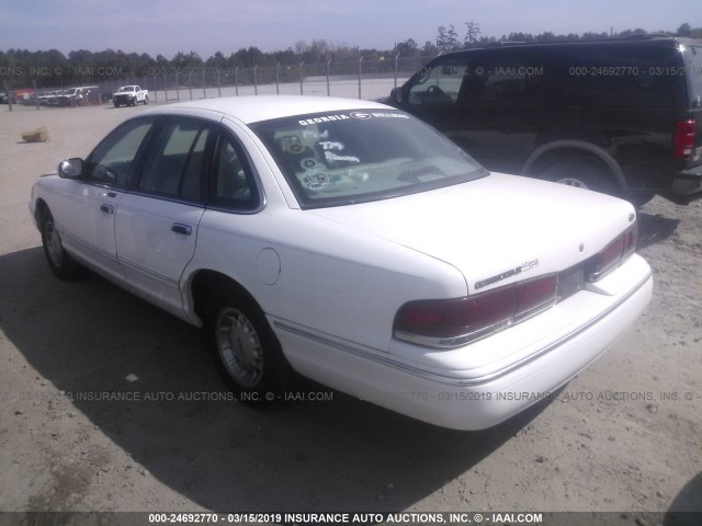 2FALP74W1VX165134 - 1997 FORD CROWN VICTORIA LX WHITE photo 3