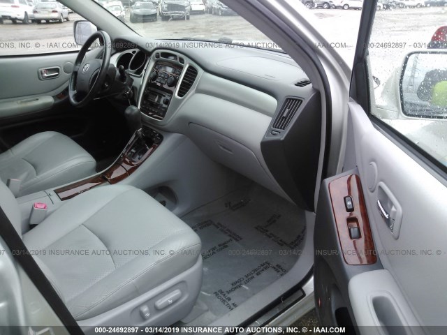 JTEDP21AX40027952 - 2004 TOYOTA HIGHLANDER LIMITED SILVER photo 5